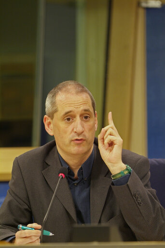 Φωτογραφία 2: MEP Gerard ONESTA holds a press conference in Brussels