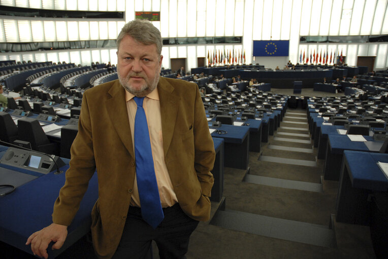 Foto 6: MEP Robert GOEBBELS in Strasbourg