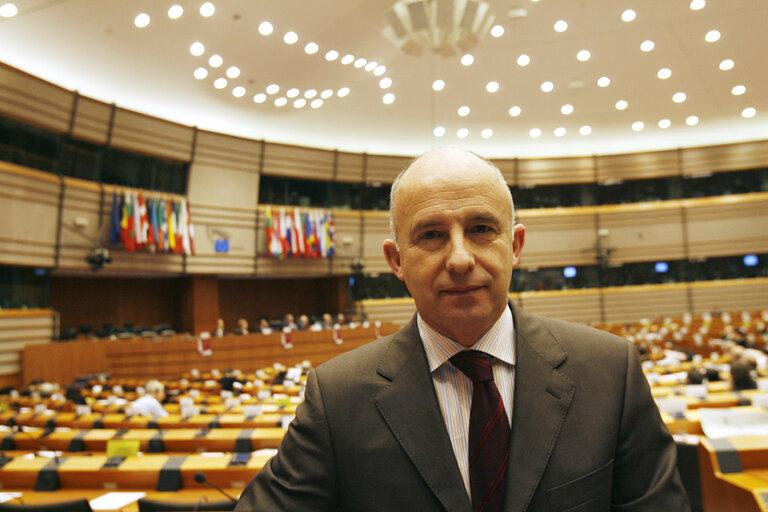 Photo 5: Portrait of MEP Jose Javier POMES RUIZ during a plenary session in Brussels