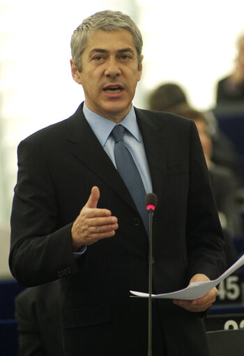 Photo 4: Plenary session in Strasbourg - Results of the informal summit of heads of state and government - Council  statements by Portuguese Prime Minister