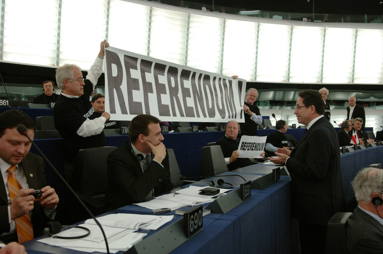 Fotagrafa 31: Plenary session in Strasbourg - Proclamation and signing of the Charter of Fundamental Rights by EP President, President-in-office of the Council and Commission President