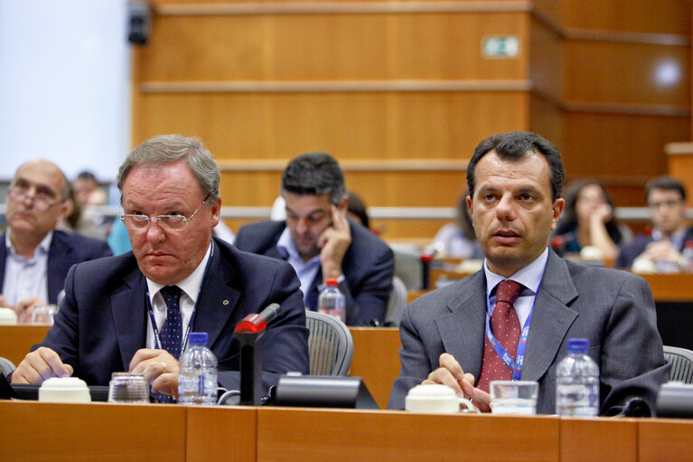 Foto 7: Italian Minister meets with MEPs from Italian delegation