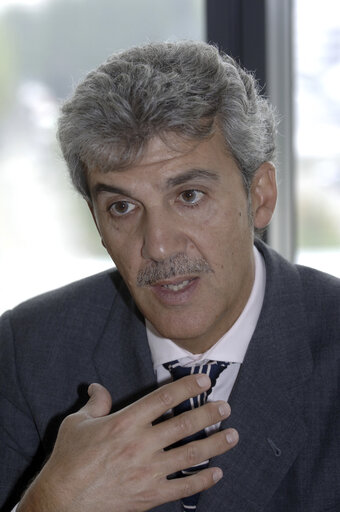 Foto 6: MEP Gerardo GALEOTE attends an interview in Strasbourg