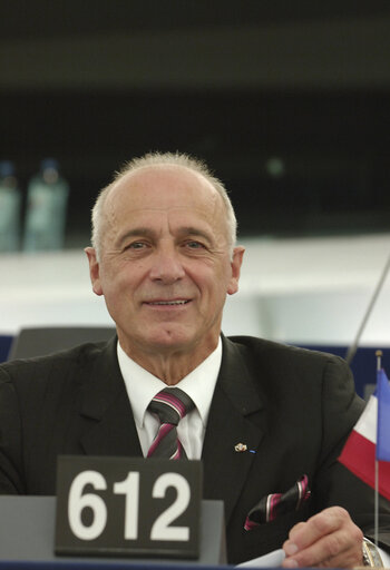 Fotografija 1: MEP Fernand LE RACHINEL attends a plenary session in Strasbourg