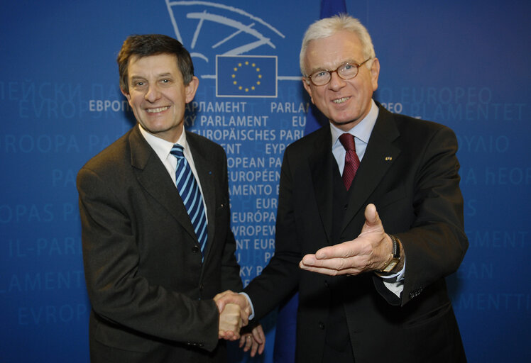 Foto 2: Hans Gert POETTERING - EP President meets with Jean-Pierre Jouyet, French Minister of State for European Affairs, in Strasbourg