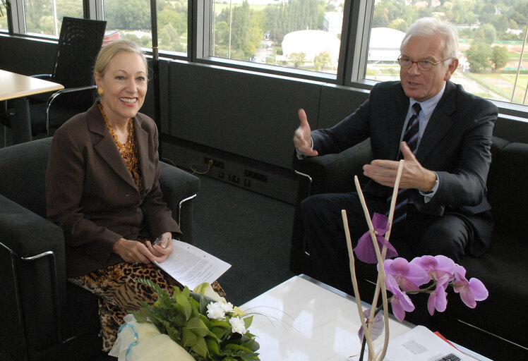 Снимка 1: EP President meets with the  EU Commissioner for External Affairs.