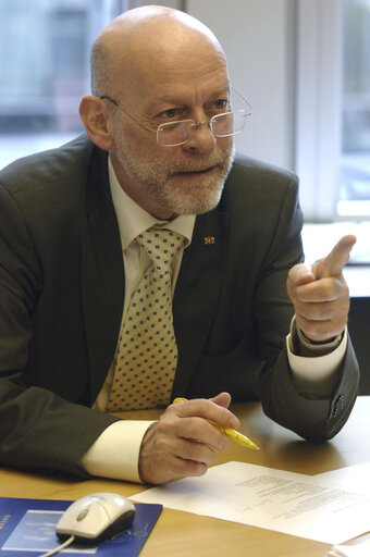 Foto 11: Portrait of MEP Horst POSDORF in Brussels