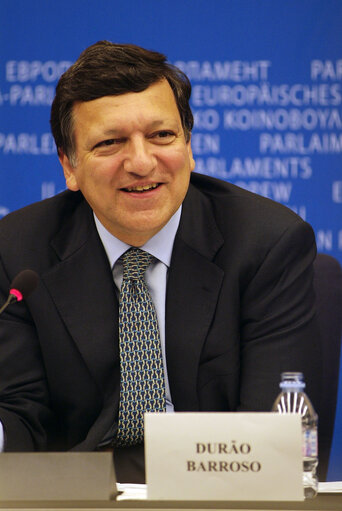 Foto 7: Press conference on the Commission's opinion on the IGC.