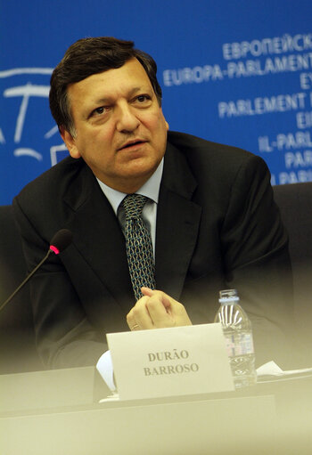 Foto 3: Press conference on the Commission's opinion on the IGC.