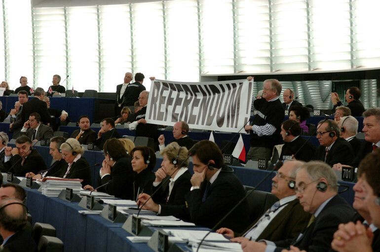 Fotagrafa 30: Plenary session in Strasbourg - Proclamation and signing of the Charter of Fundamental Rights by EP President, President-in-office of the Council and Commission President