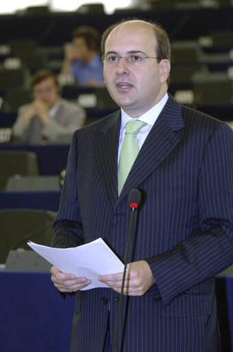 Foto 5: MEP Konstantinos HATZIDAKIS speaks in plenary session in Strasbourg