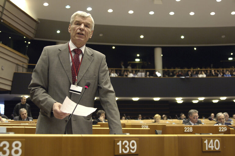 Foto 2: Portrait of MEP Justas Vincas PALECKIS in Brussels