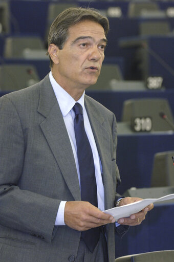 Fotografija 3: MEP Nikolaos SIFUNAKIS speaks in plenary session in Strasbourg