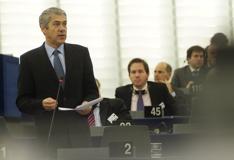 Photo 5: Plenary session in Strasbourg - Results of the informal summit of heads of state and government - Council  statements by Portuguese Prime Minister