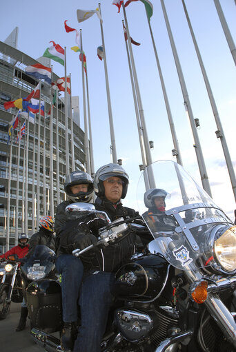 Photo 3 : MEPs on motorbikes at the EP in Strasbourg.