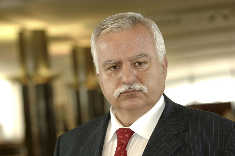 Photo 1: Portrait of MEP Ioannis GKLAVAKIS in Brussels