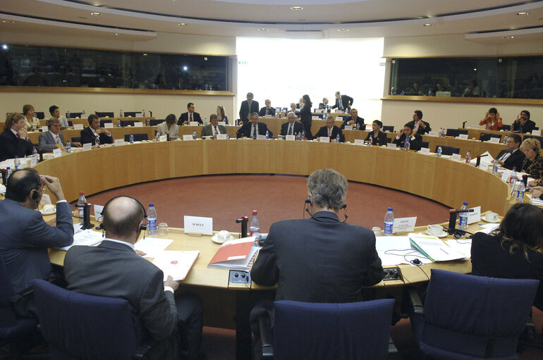 Fotografia 1: Conference of Presidents meeting with Prime Minister of Romania, in Brussels