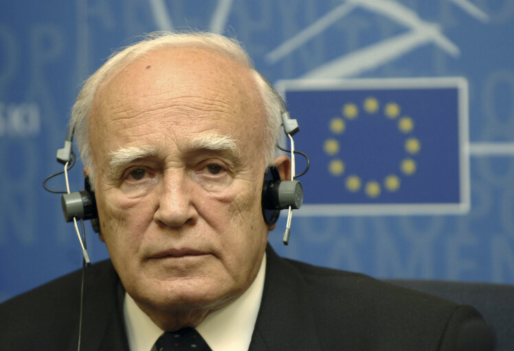 Fotografia 1: EP President holds a press conference with President of Greece, in Strasbourg