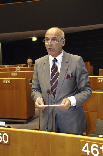 Fotografi 5: MEP Fernand LE RACHINEL attends a plenary session in Brussels