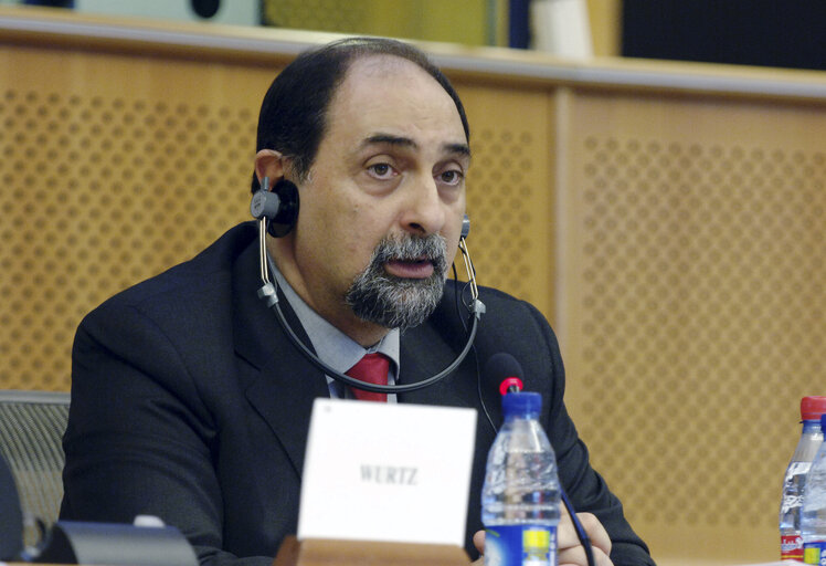 Fotografija 5: Umberto GUIDONI in a meeting at the EP in Brussels.