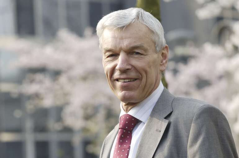 Fotografi 9: Portrait of MEP Justas Vincas PALECKIS in Brussels