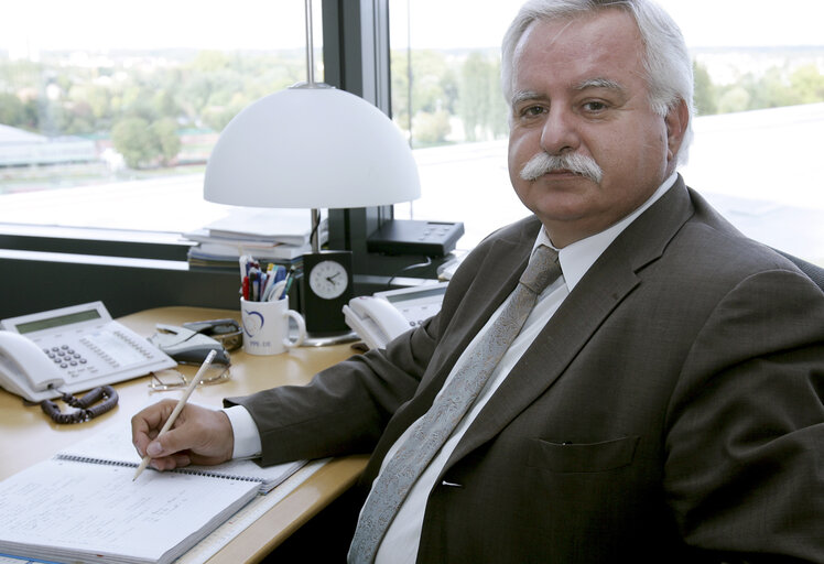 Foto 7: Ioannis GKLAVAKIS at the EP in Strasbourg.