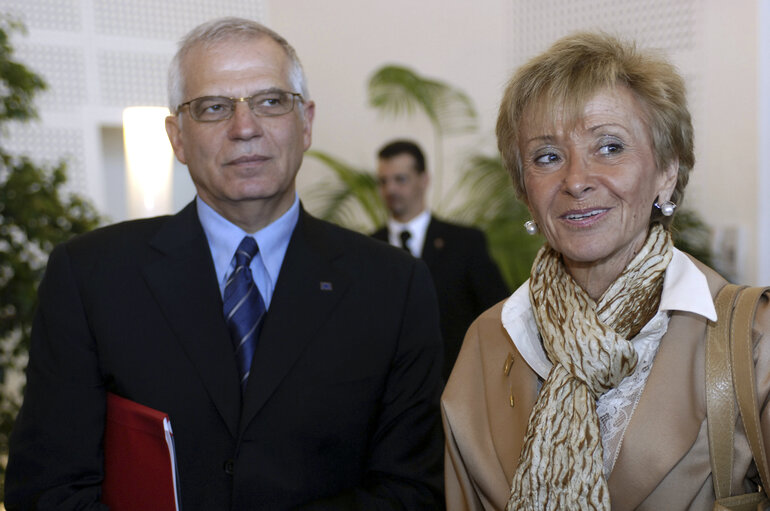 Fotografija 1: EP President meets with Maria Teresa Fernandez de la Vega, first Vice-President of the Spanish Government, in Strasbourg