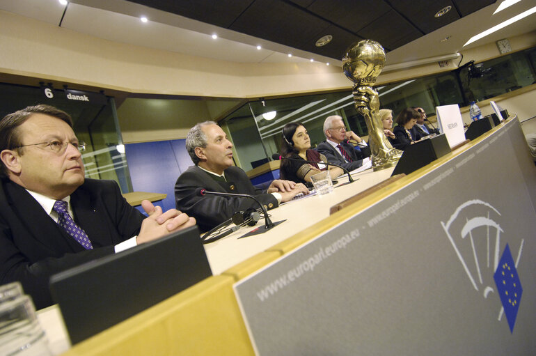 Снимка 15: Press conference to present the Energy Globe Award ceremony in Brussels