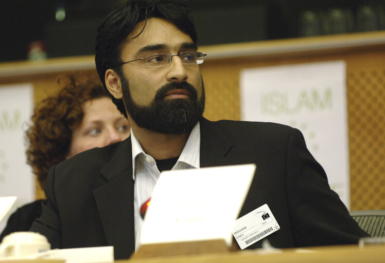 Photo 9: Meeting on Islam in Europe