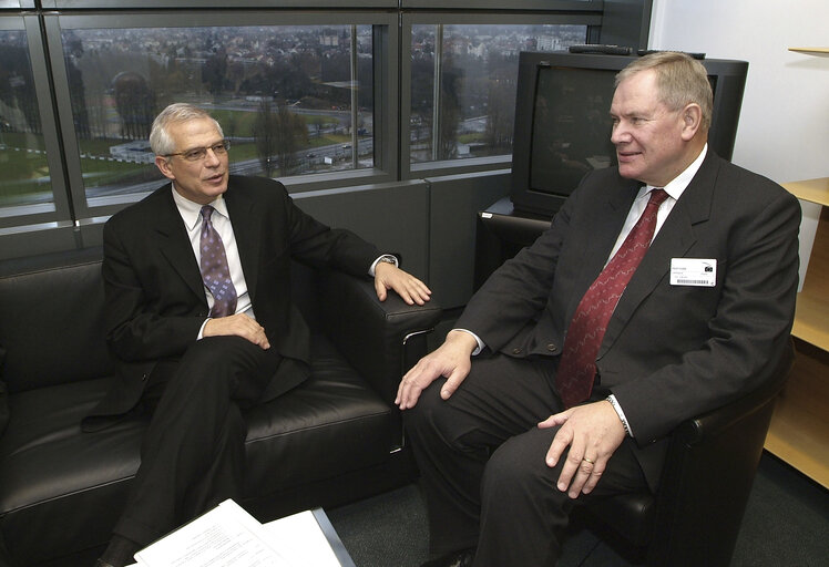 Fotografia 1: EP President meets with the President of the Parliament of Finland.