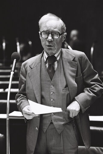 Снимка 5: The delegue Charles FLETCHER-COOKE during a session in Luxembourg in October 1978.