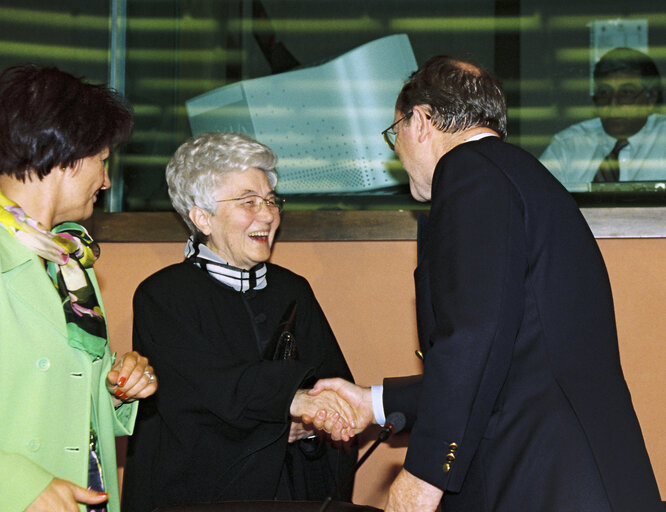 Fotagrafa 6: EPP Group meeting with Chiara LUBICH