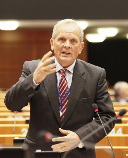 Photo 13: Meps in the hemicycle in Brussels, week 48 - Prepration for the European Council