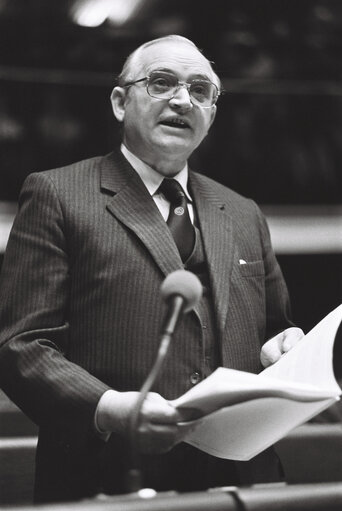 Foto 19: The delegue Hans-Jurgen KLINKER during a session in Strasbourg in February 1978.