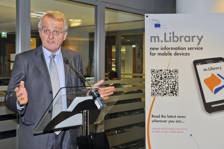 Photo 12 : Official opening event of new premises of Library Reading Room and ITEC service desk