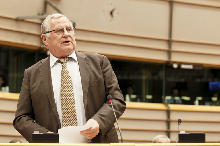 Photo 33: Meps in the hemicycle in Brussels, week 48 - Prepration for the European Council