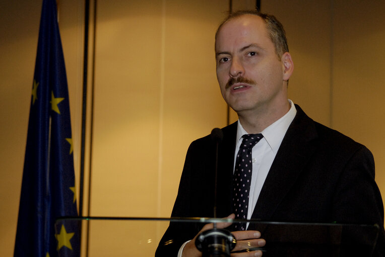 Billede 6: Fair chances for both men and women  Women’s rights/Equal opportunities