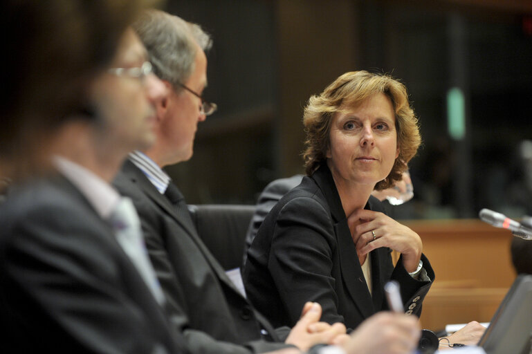 Foto 7: ENVI Committee meeting with the European Commissioner for the Environment.