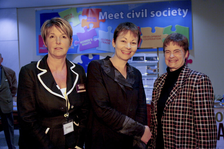 Photo 3: Meet Civil Society