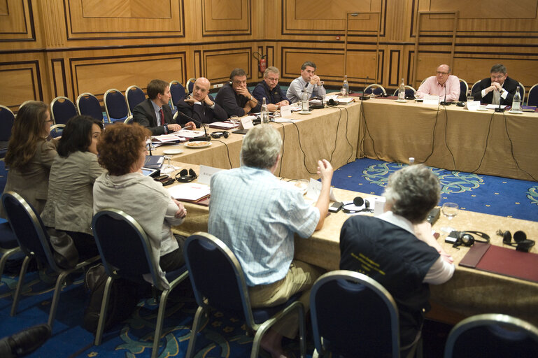 Fotagrafa 9: European deputies, members of the Official delegation of mission d'observation electoral (MOE) attend a meeting in Tunis