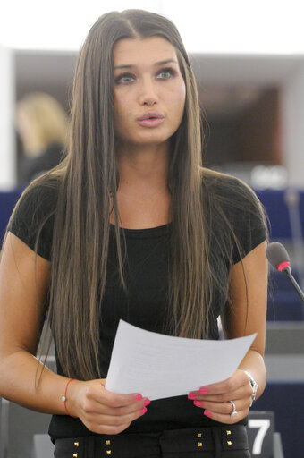 Foto 33: MEPs during the Plenary Session in Strasbourg - week 37  - Famine in East Africa