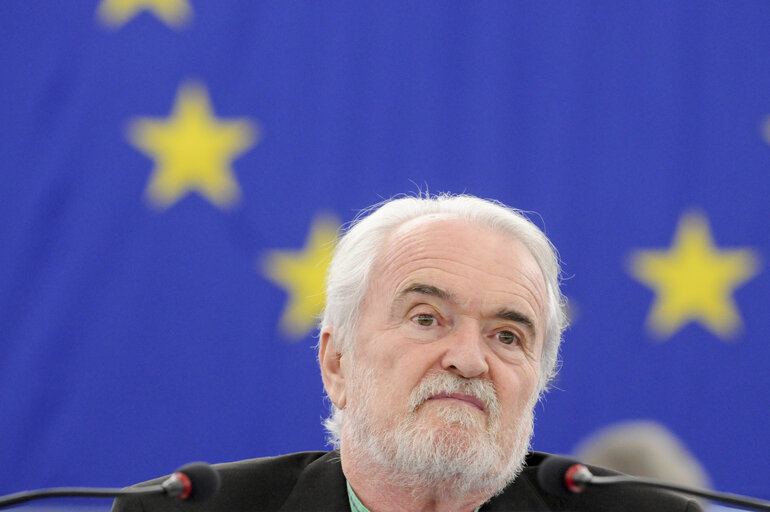 Fotografie 23: MEPs during the Plenary Session in Strasbourg - week 37  - EU position and commitment in advance of the UN high-level meeting on the prevention and control of non-communicable diseases