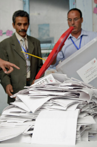 Fotografie 3: Mission to monitor the upcoming elections for a Constituent Assembly in Tunisia