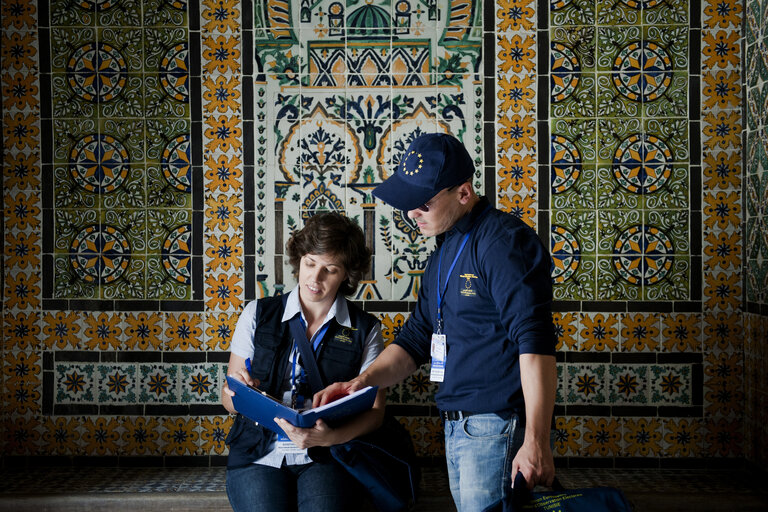 Fotografija 24: Kairouan, Tunisia 20 October 2011  European Union observers Ildiko Kosztolni and Juan RibÛ Chalmeta monitoring in Kairouan.   Following the invitation from the Tunisia interim government, the European Union established an Election Observation Mission to monitor the upcoming elections for a Constituent Assembly scheduled on October 23rd 2011.