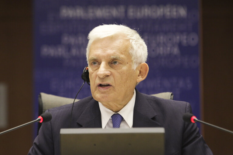 Fotografie 3: EP President chairing Plenary session week 41 - Debate of The Future of VAT