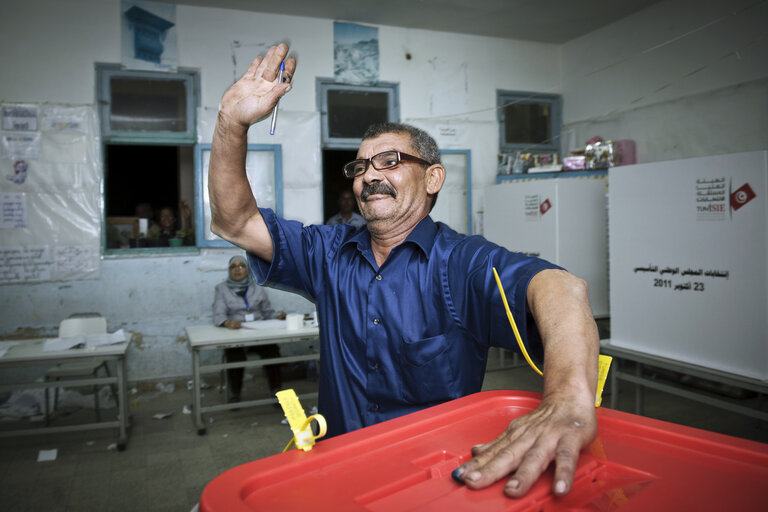 Fotografie 7: Mission to monitor the upcoming elections for a Constituent Assembly in Tunisia