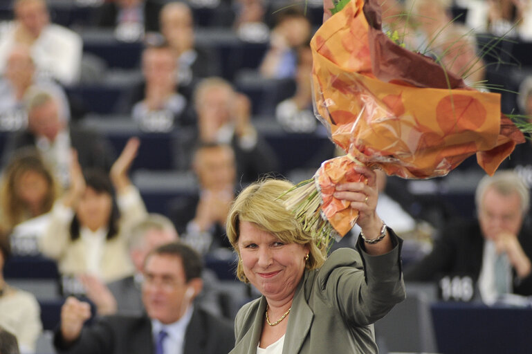 Photo 7: Corien WORTMANN-KOOL during votes in the hemicycle in Strasbourg, week 39
