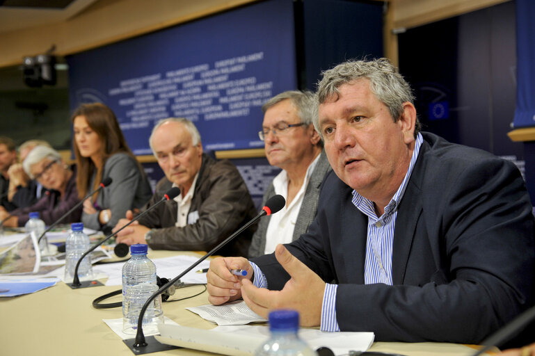 Nuotrauka 12: Press Conference on Green Algae that plague the Coast of Brittany in France.