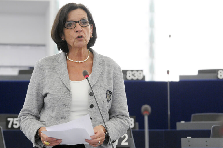 Zdjęcie 6: MEPs during the Plenary Session in Strasbourg - week 37 - EU policy approach to the ITU World Radiocommunication Conference 2012