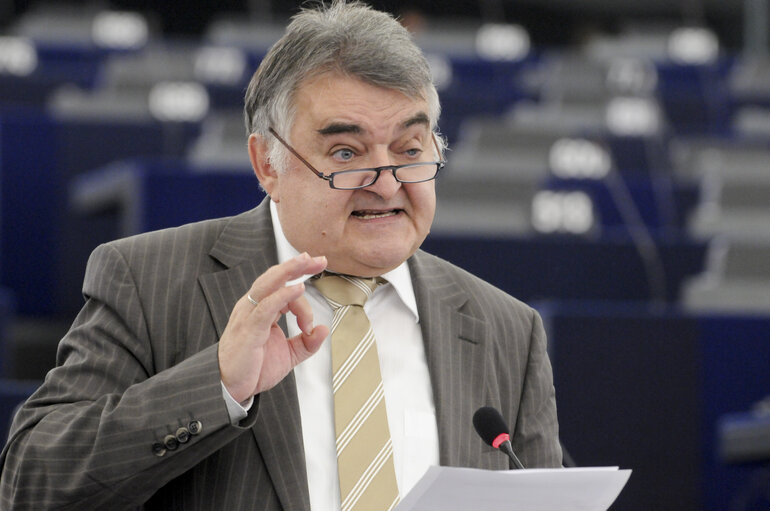 Zdjęcie 1: MEPs during the Plenary Session in Strasbourg - week 37 - EU policy approach to the ITU World Radiocommunication Conference 2012